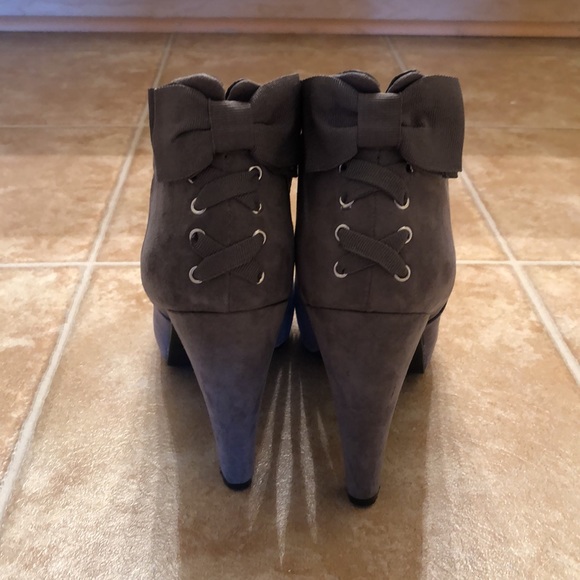 Guess Bow Back Booties - Picture 4 of 8